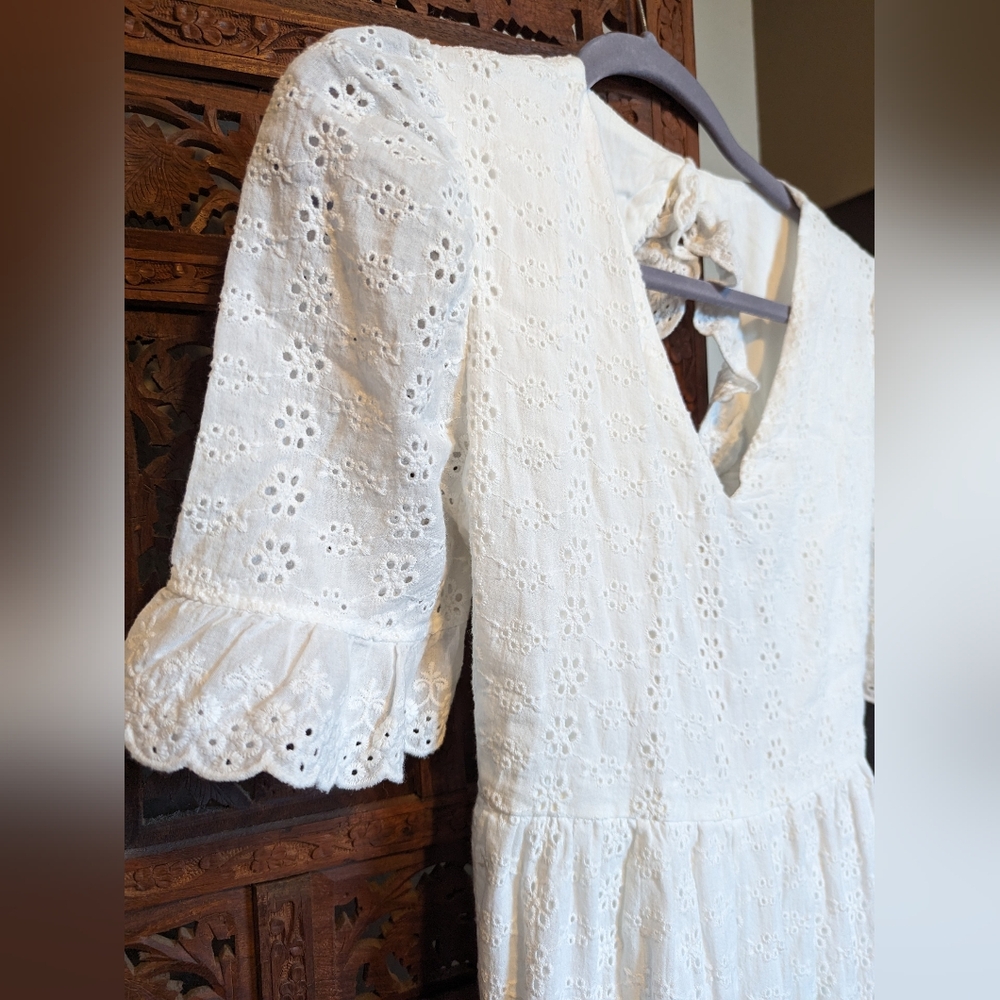 Elegant White Eyelet  Maxi Dress - Picture 2 of 7